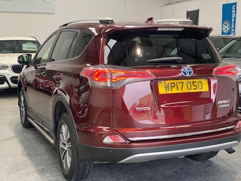 Used Toyota RAV4 2017 for sale - 76251430: Photo 2