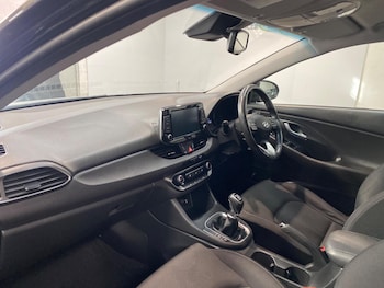 Used Hyundai i30 2017 for sale - 76433040: Photo