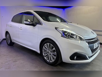 Used Peugeot 208 2017 for sale - 77025297: Photo