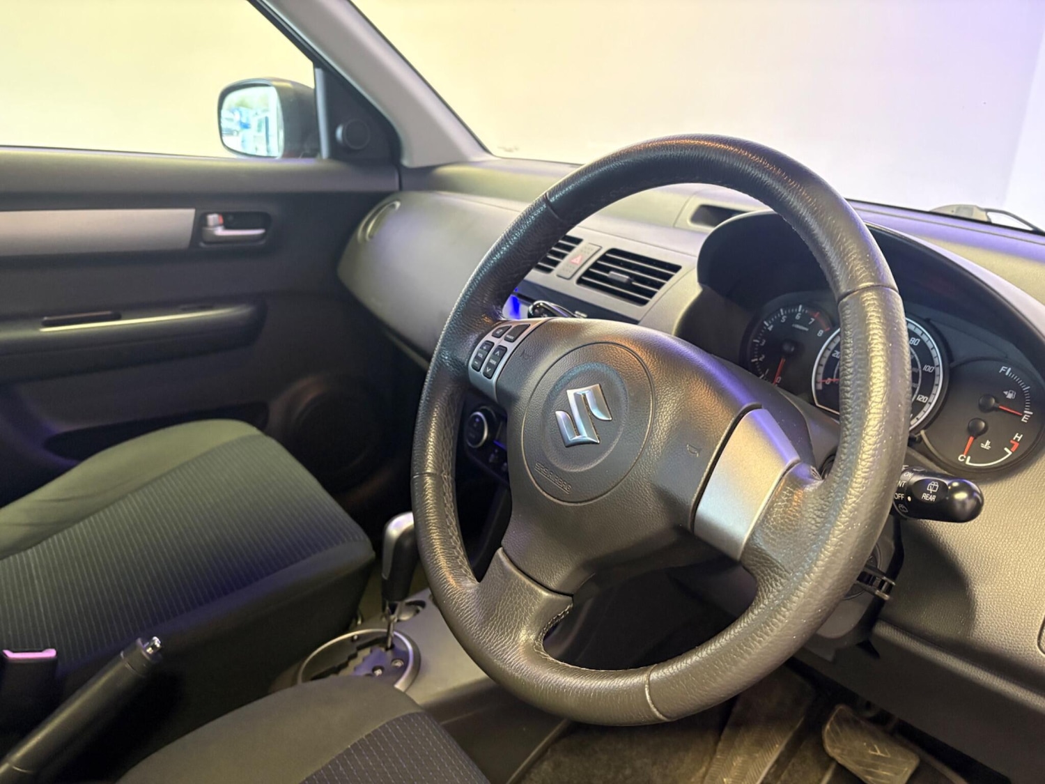 Used Suzuki Swift 2010 for sale - 77882958: Photo 11