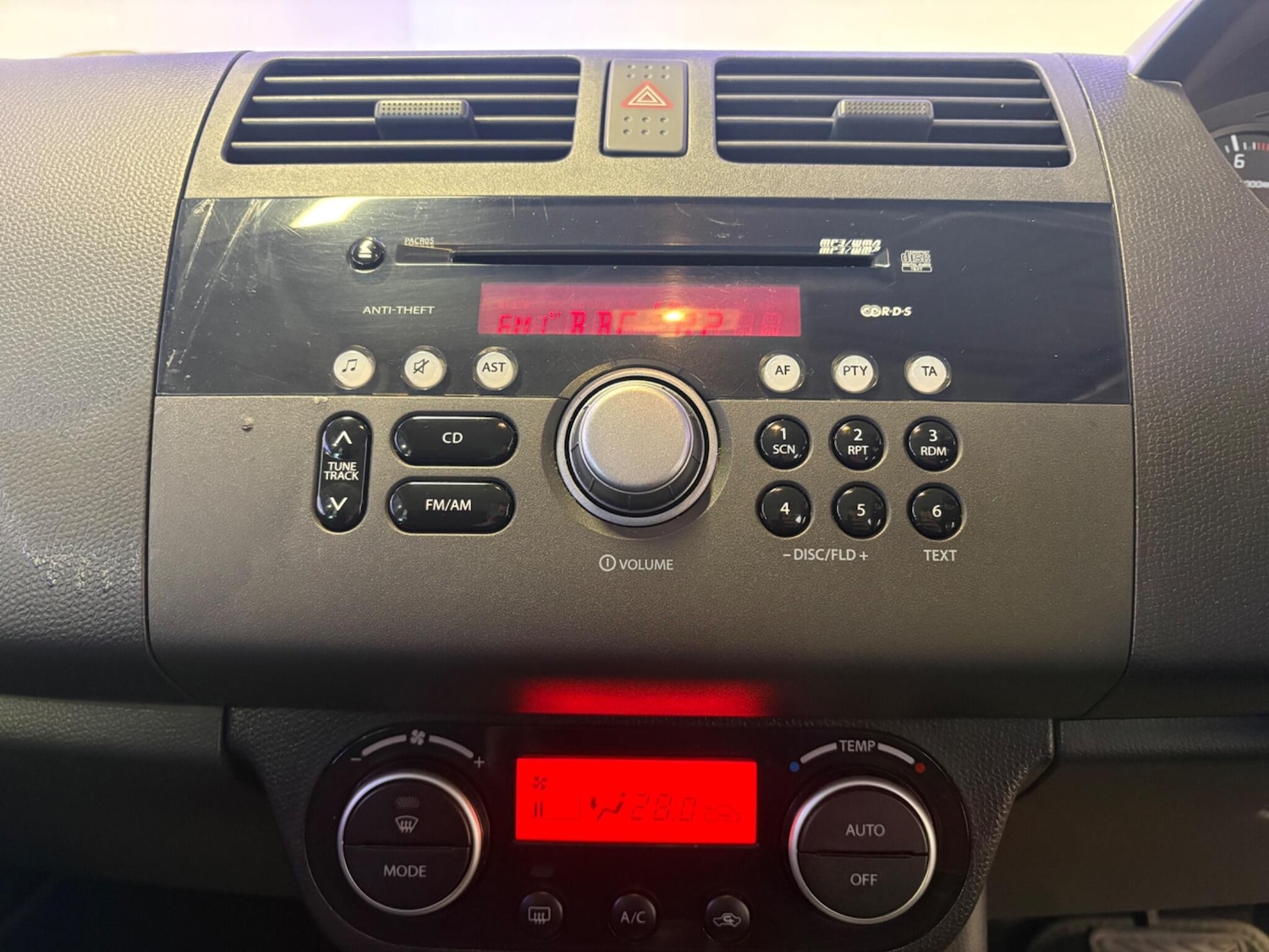 Used Suzuki Swift 2010 for sale - 77882958: Photo 17