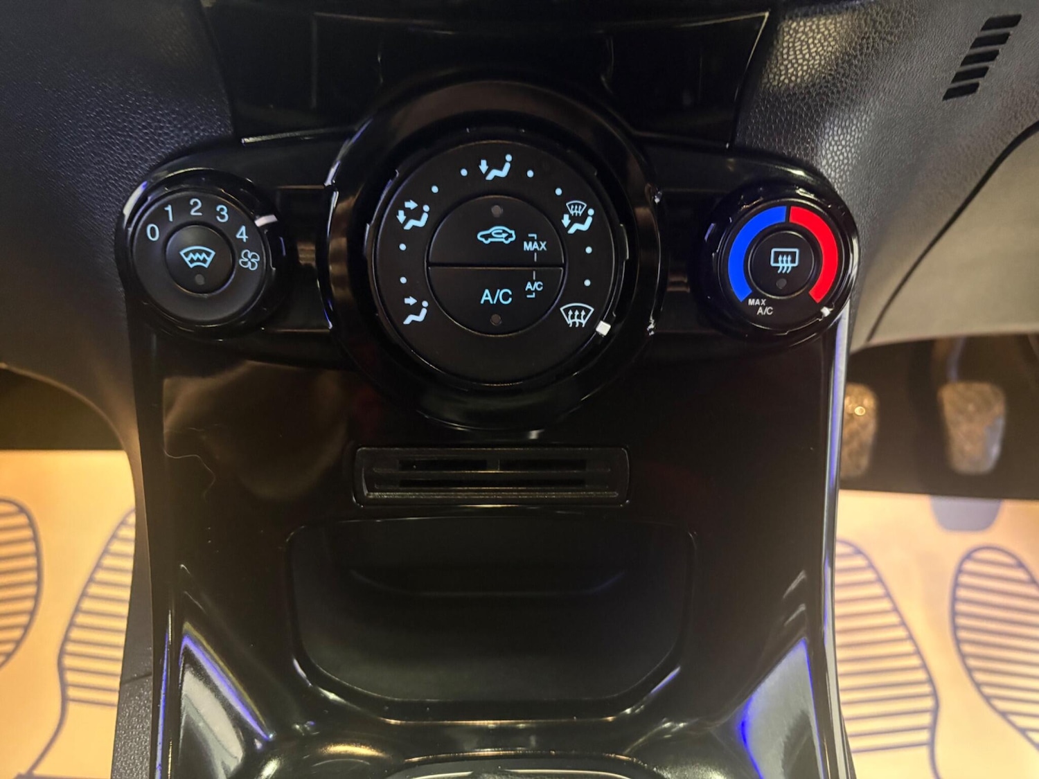 Used Ford Fiesta 2015 for sale - 77025287: Photo 15