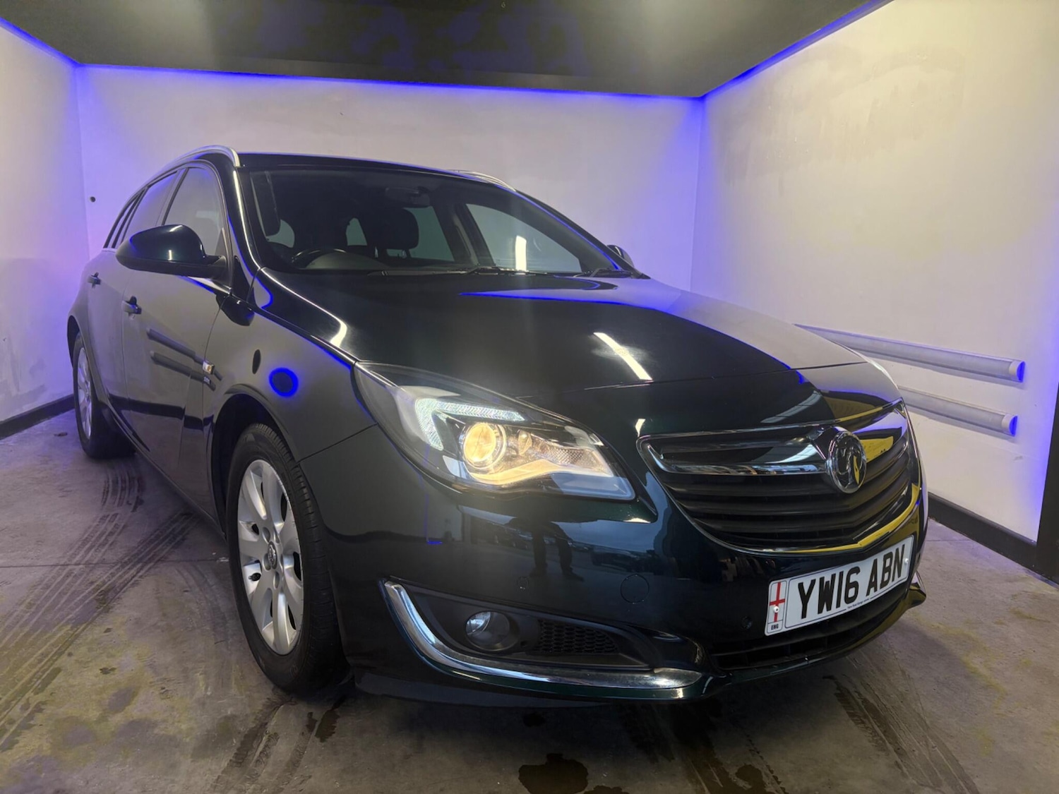 Used Vauxhall Insignia 2016 for sale - 77040922: Photo 2