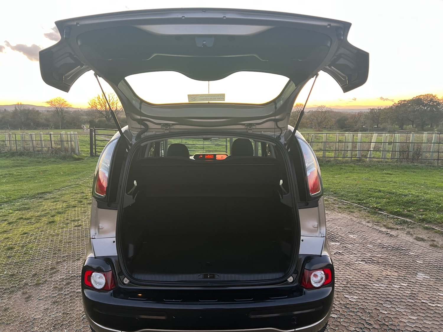 Used Citroen C3 Picasso 2011 for sale - 76627042: Photo 14