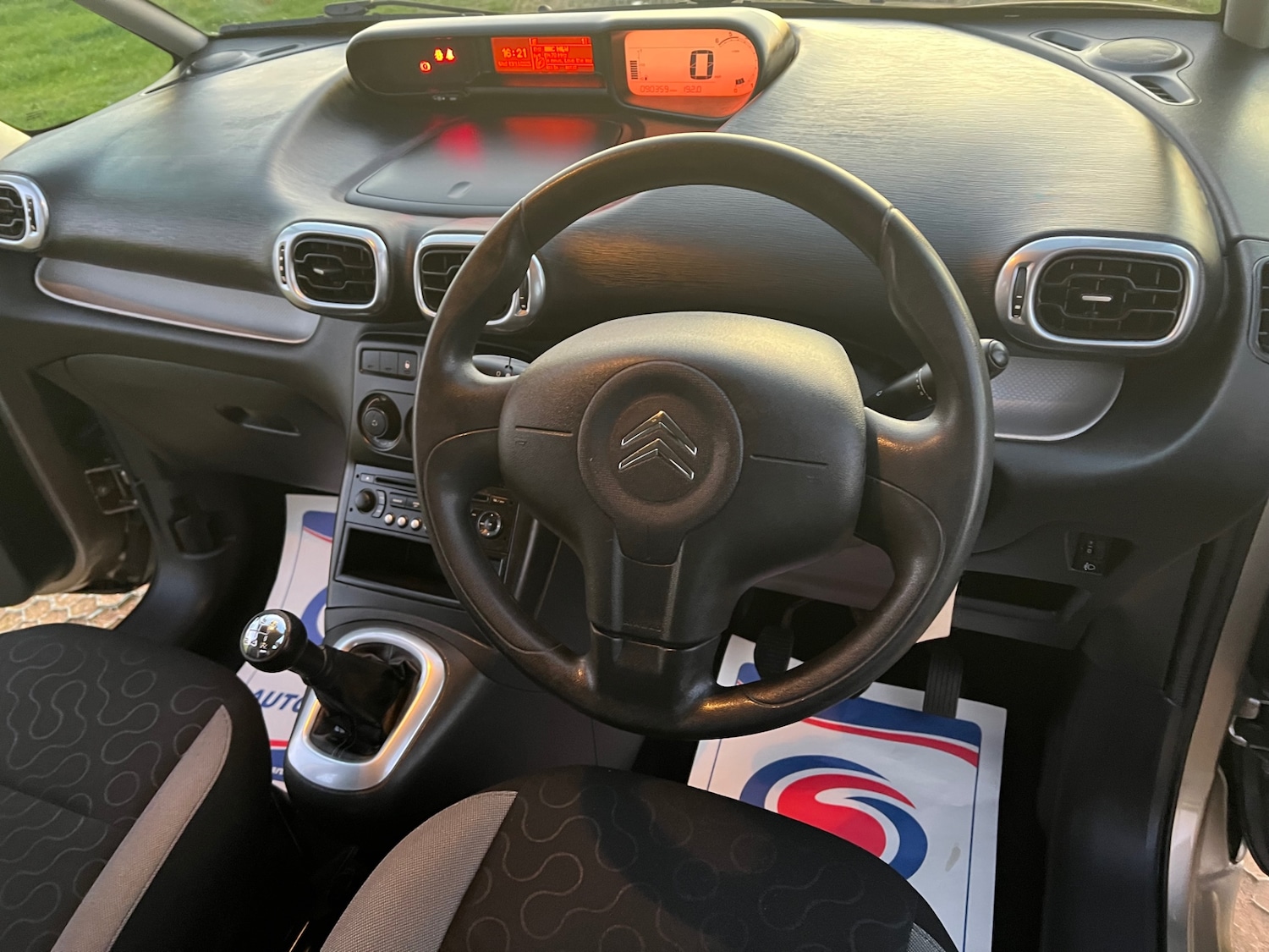 Used Citroen C3 Picasso 2011 for sale - 76627042: Photo 23