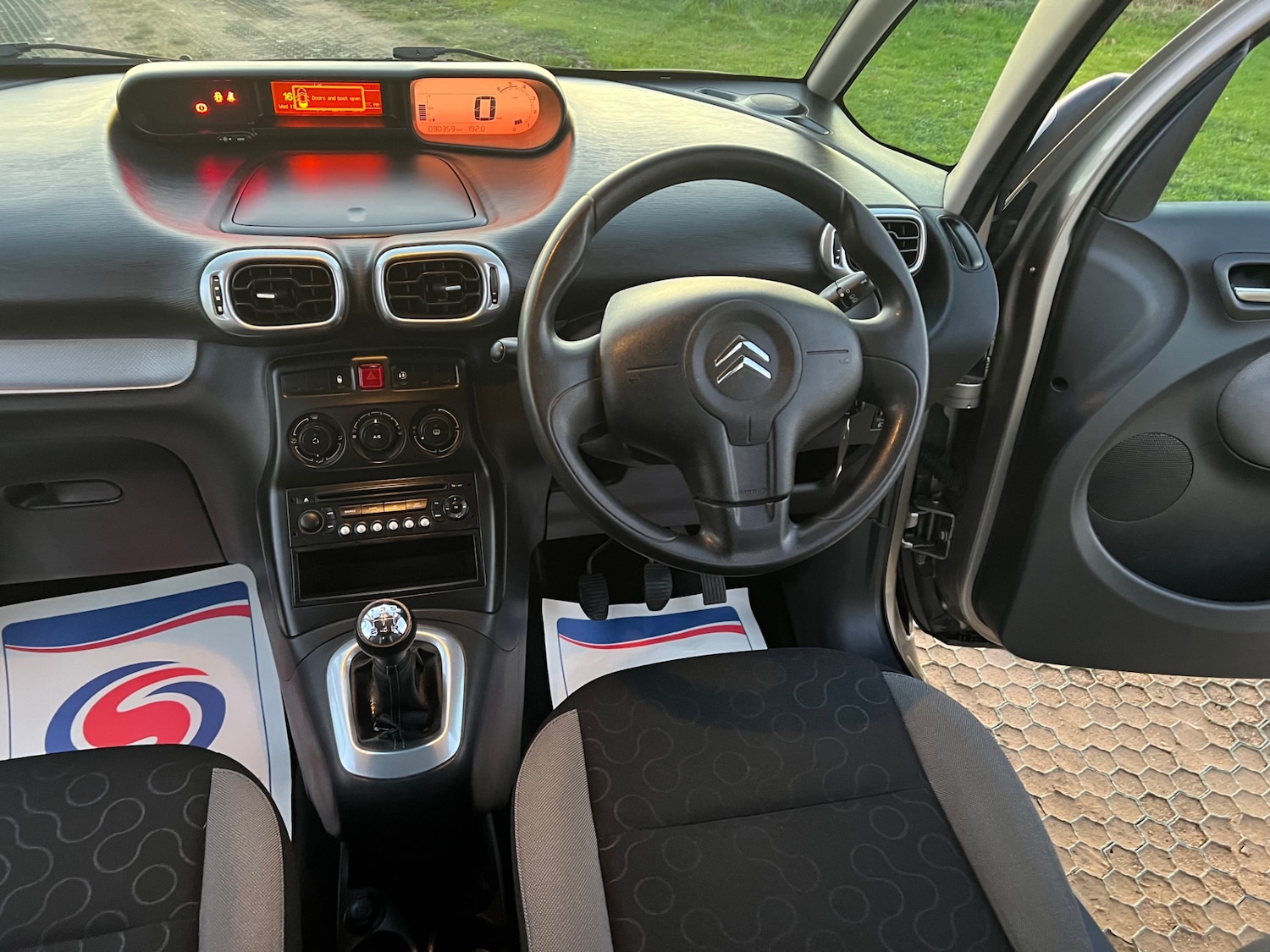 Used Citroen C3 Picasso 2011 for sale - 76627042: Photo 24