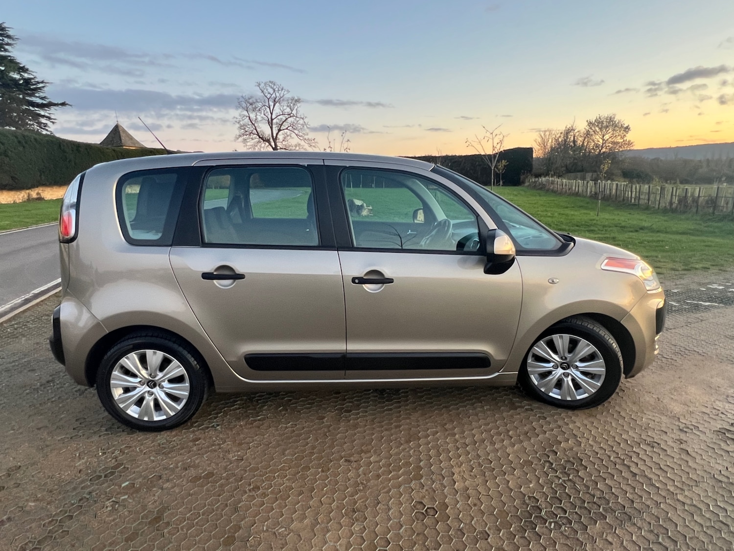 Used Citroen C3 Picasso 2011 for sale - 76627042: Photo 3