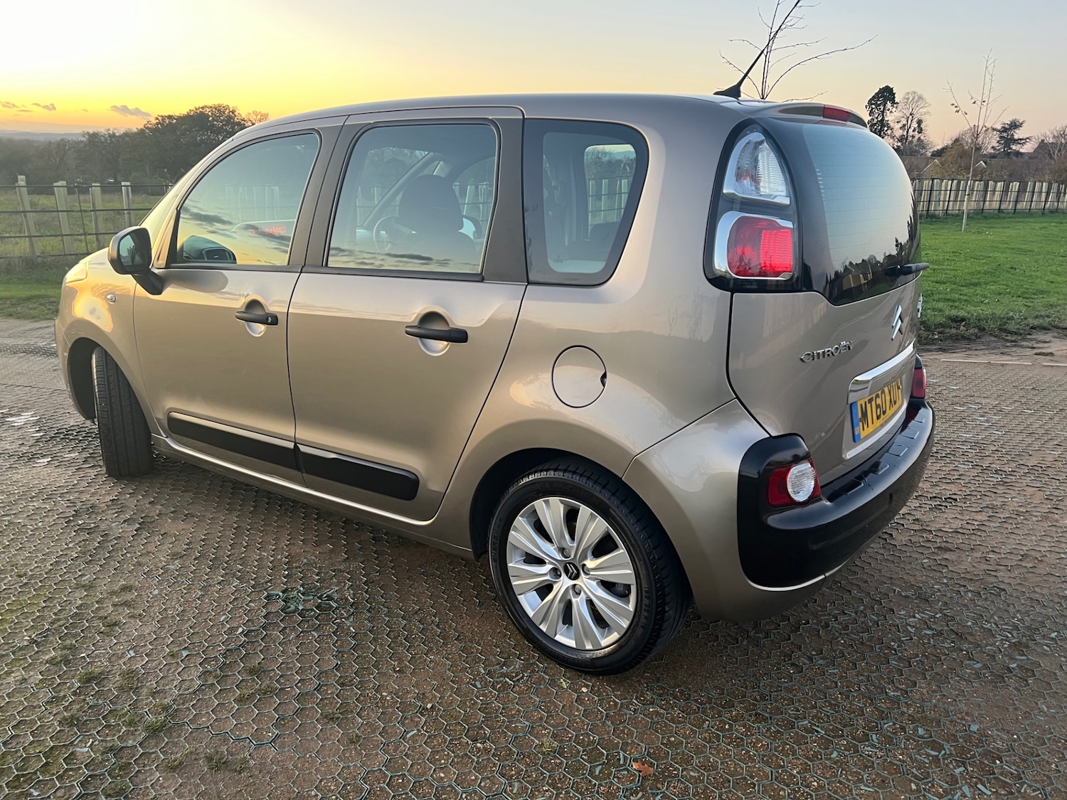 Used Citroen C3 Picasso 2011 for sale - 76627042: Photo 5