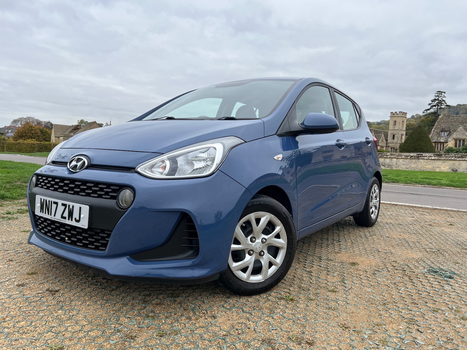 Used Hyundai i10 2017 for sale - 76305716: Photo 1