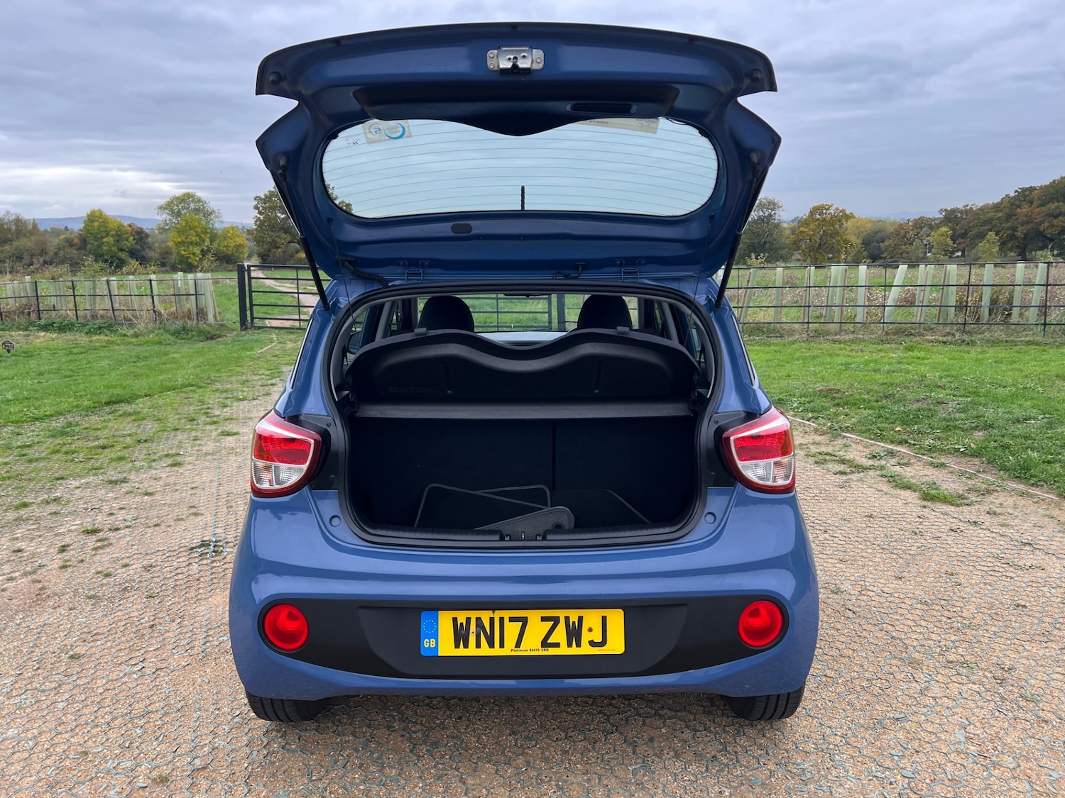 Used Hyundai i10 2017 for sale - 76305716: Photo 13