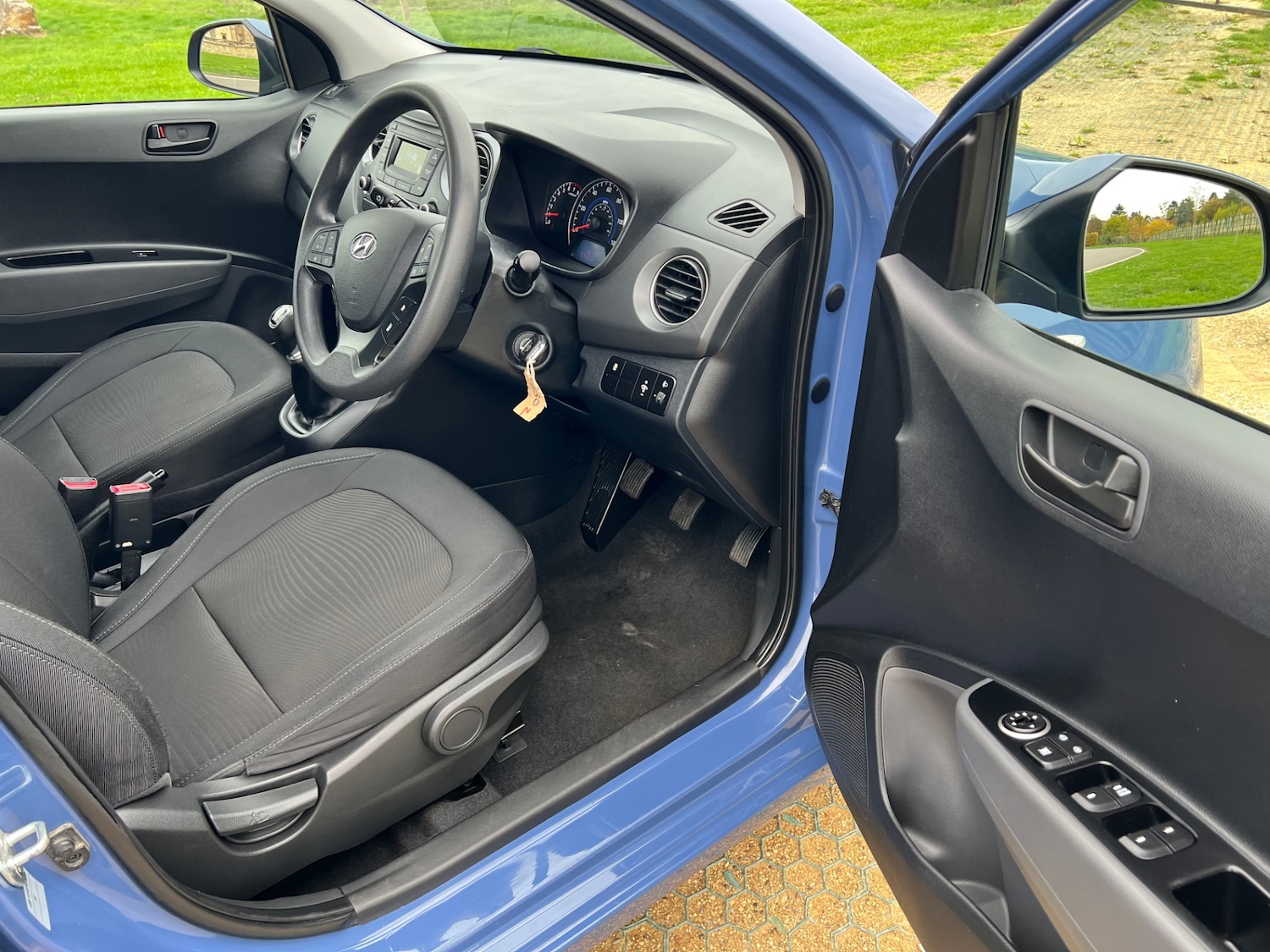 Used Hyundai i10 2017 for sale - 76305716: Photo 17