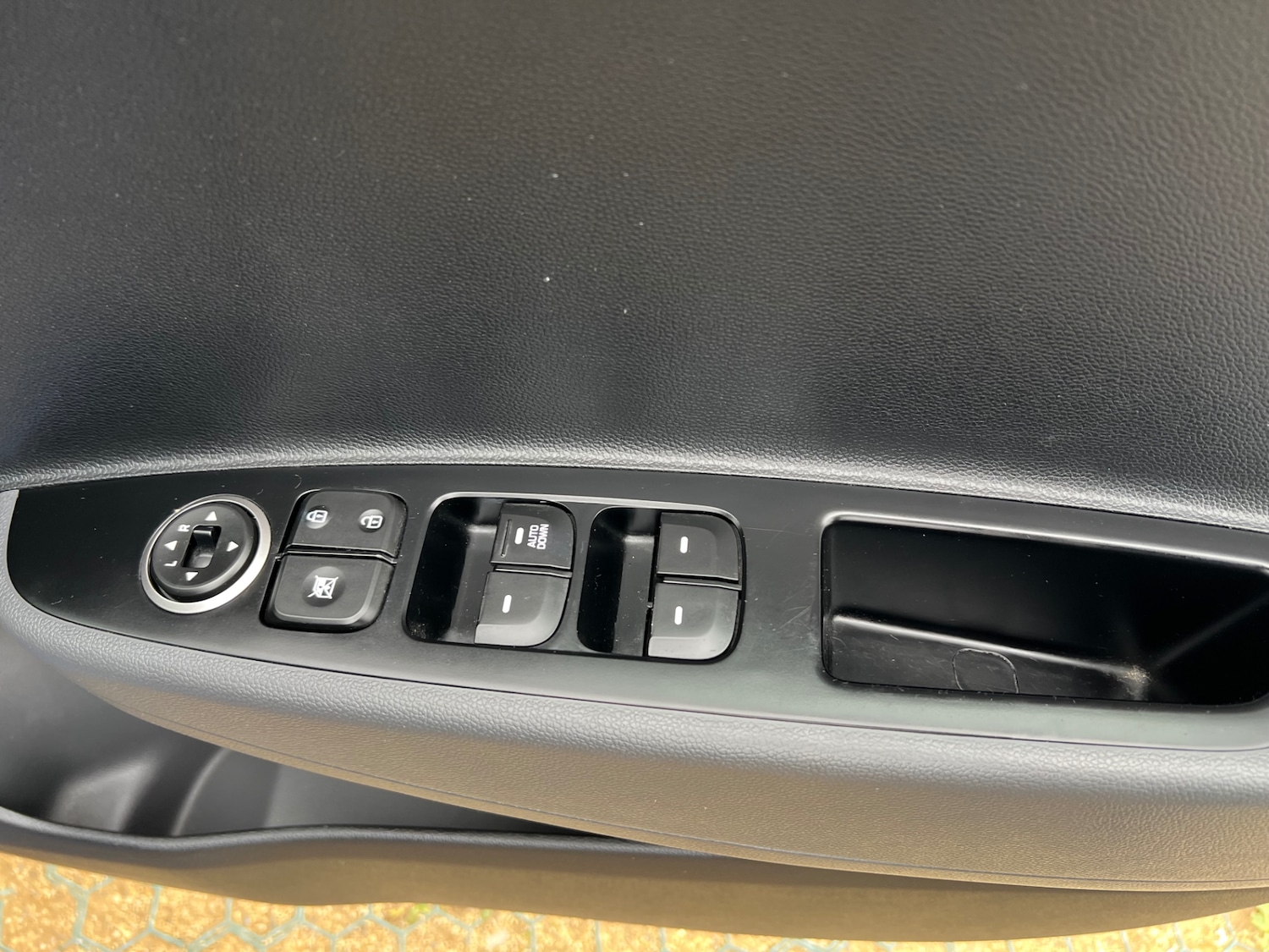 Used Hyundai i10 2017 for sale - 76305716: Photo 18