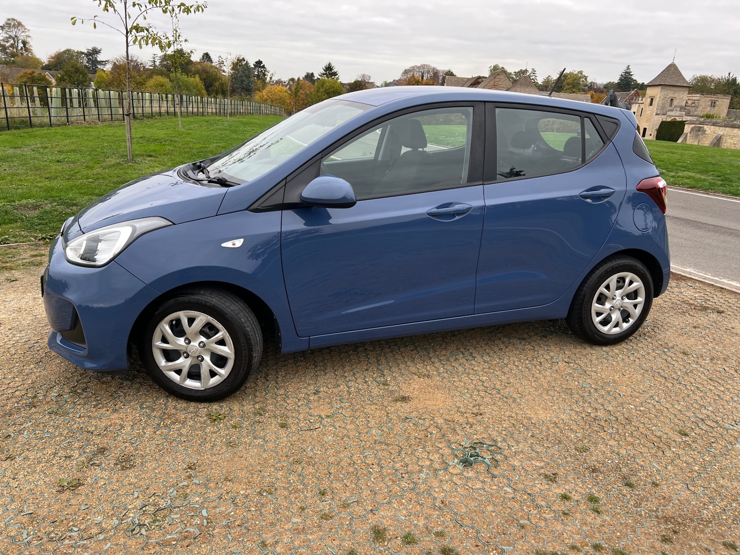 Used Hyundai i10 2017 for sale - 76305716: Photo 3