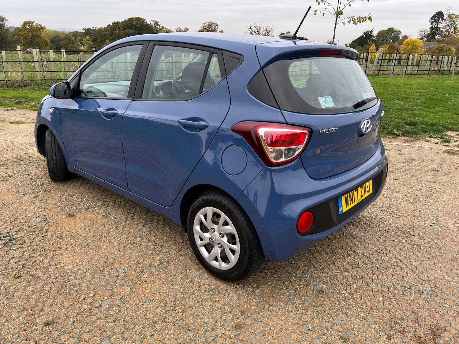 Used Hyundai i10 2017 for sale - 76305716: Photo 4