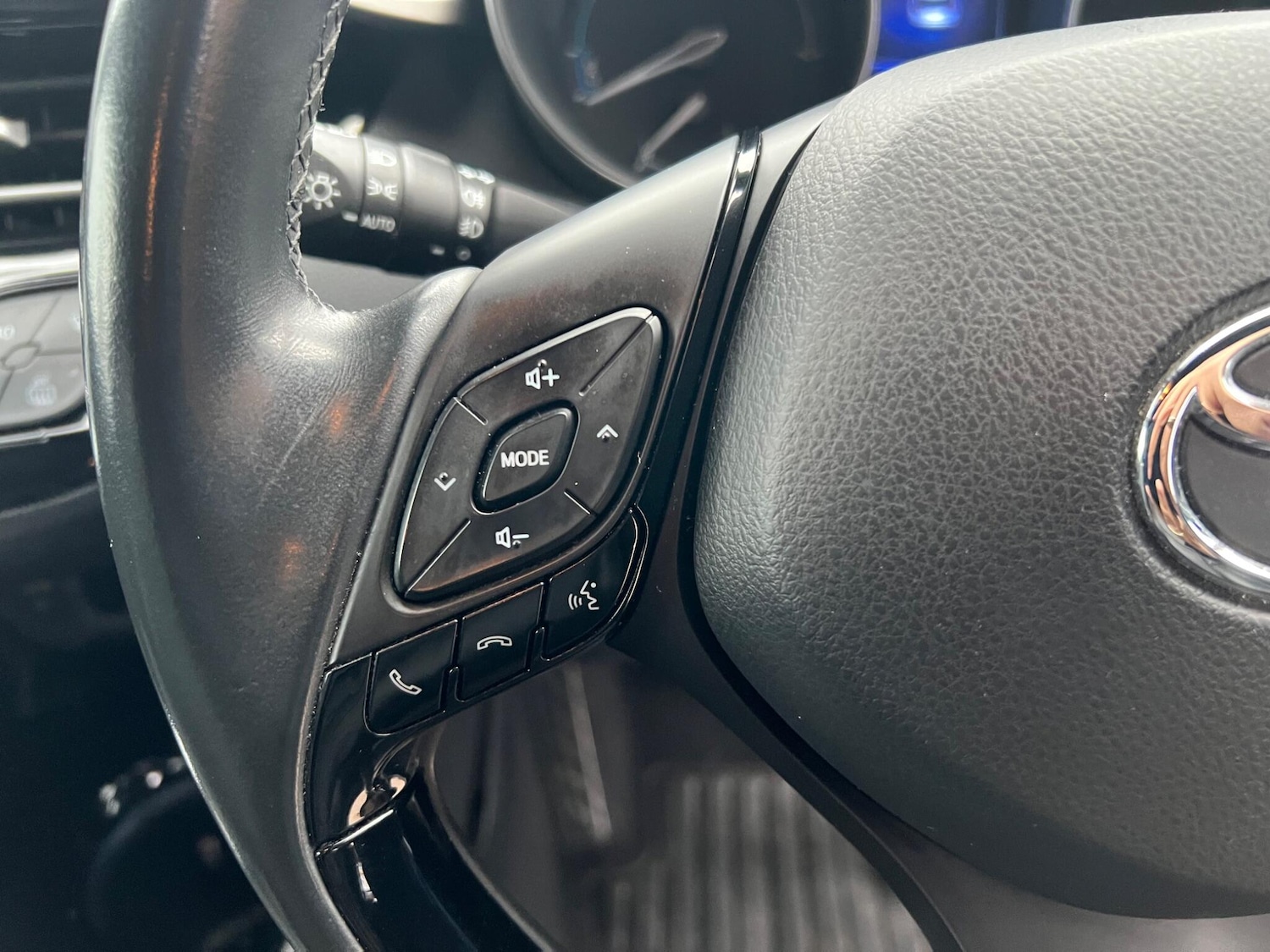 Used Toyota C-HR 2018 for sale - 76926142: Photo 16