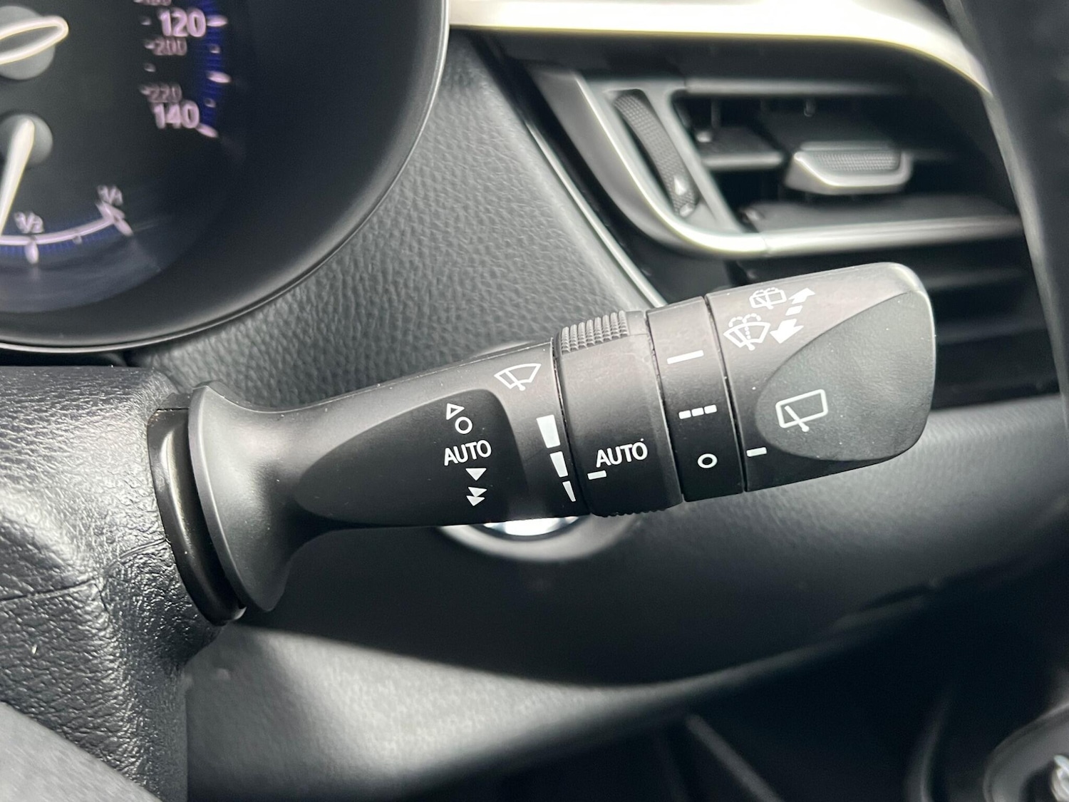 Used Toyota C-HR 2018 for sale - 76926142: Photo 19