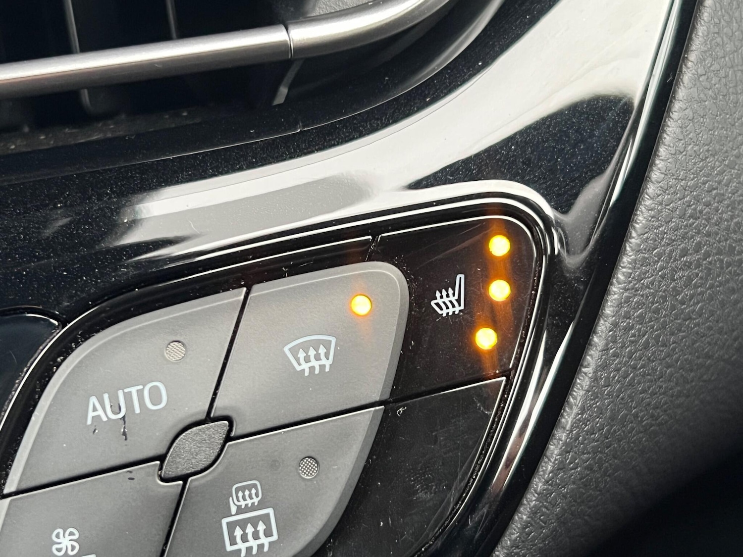 Used Toyota C-HR 2018 for sale - 76926142: Photo 29