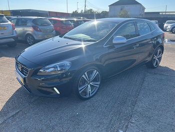 Used Volvo V40 2015 for sale - 79533380: Photo