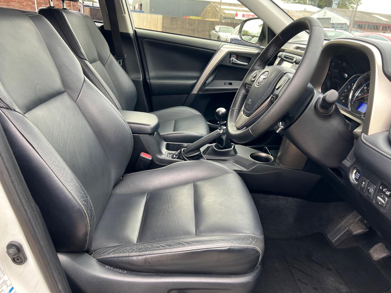 Used Toyota RAV4 2015 for sale - 76238993: Photo 13