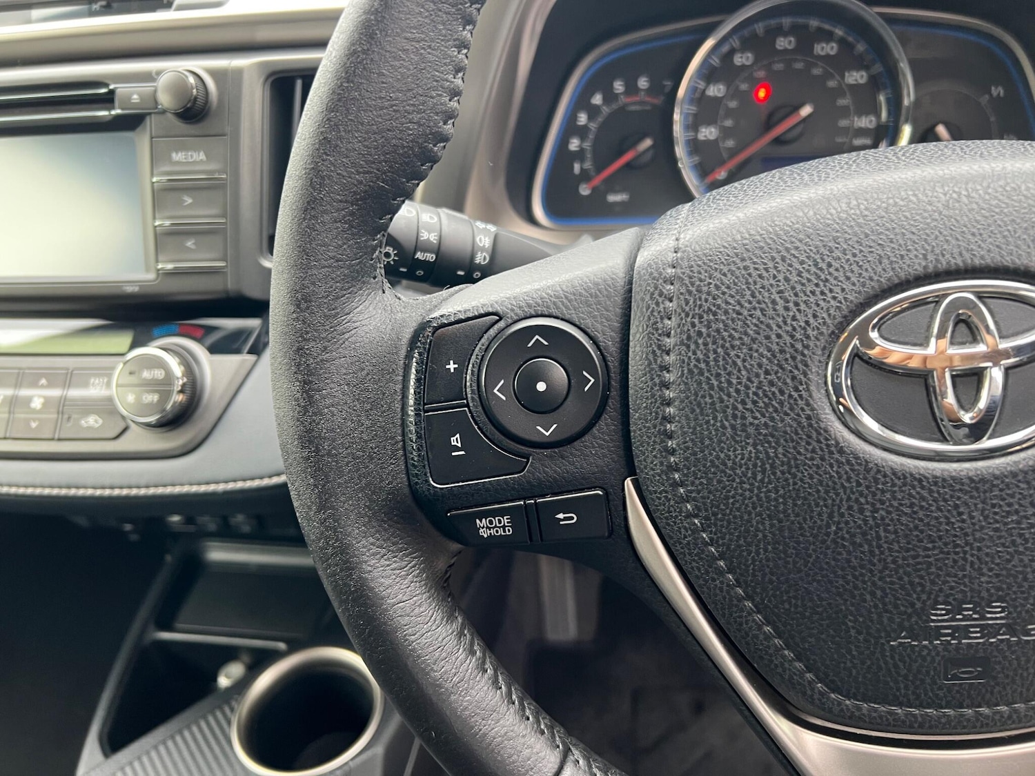 Used Toyota RAV4 2015 for sale - 76238993: Photo 16