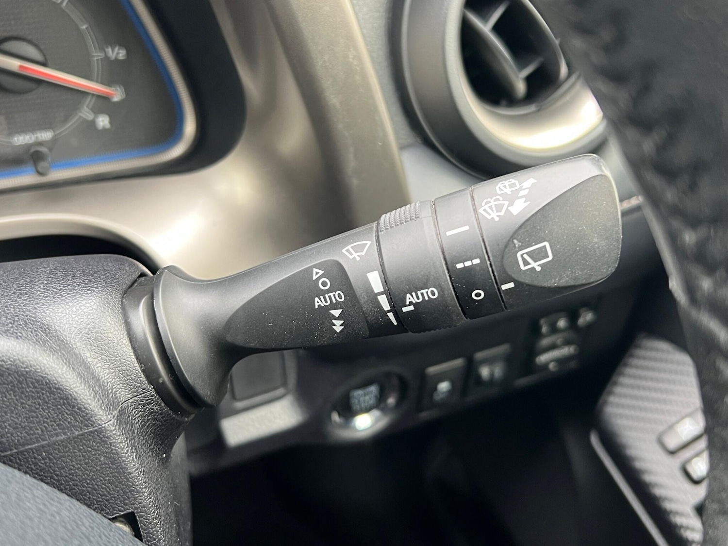 Used Toyota RAV4 2015 for sale - 76238993: Photo 19