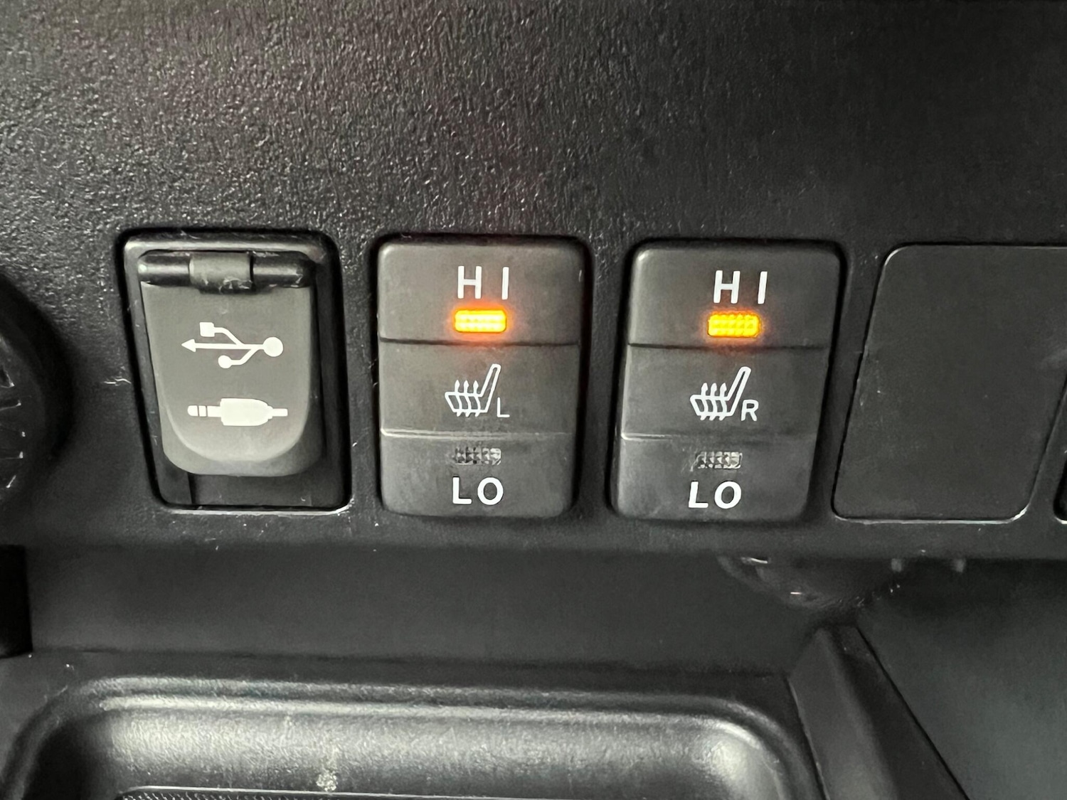 Used Toyota RAV4 2015 for sale - 76238993: Photo 28