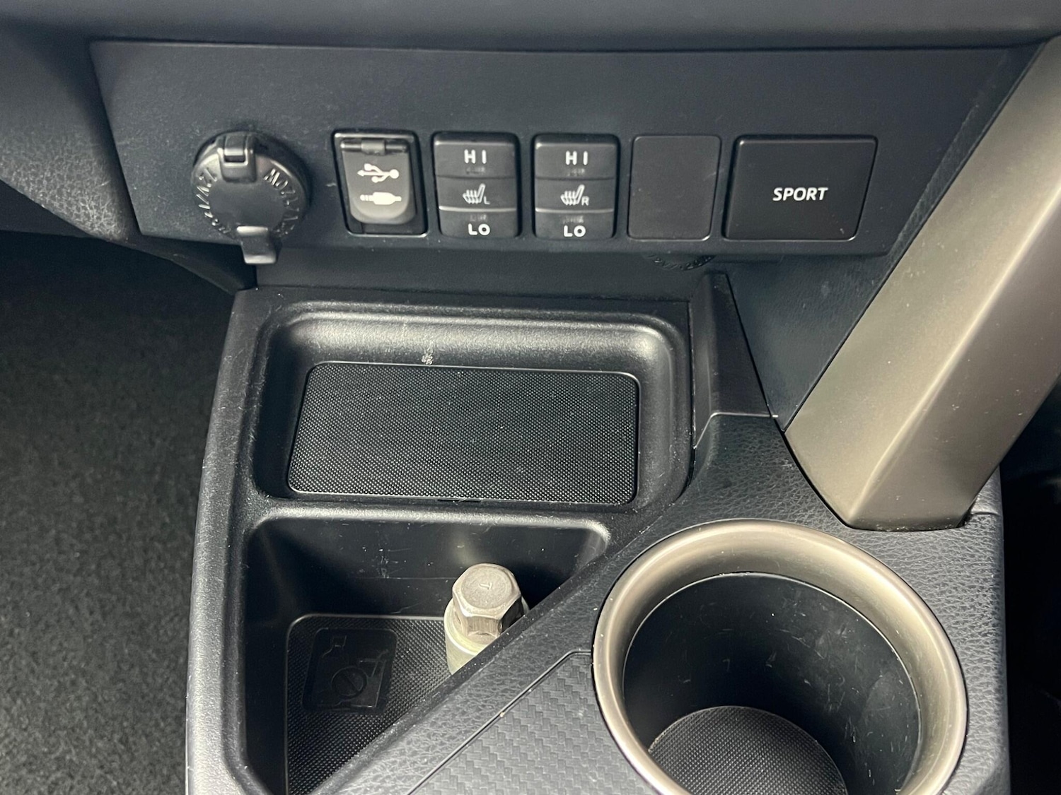 Used Toyota RAV4 2015 for sale - 76238993: Photo 30