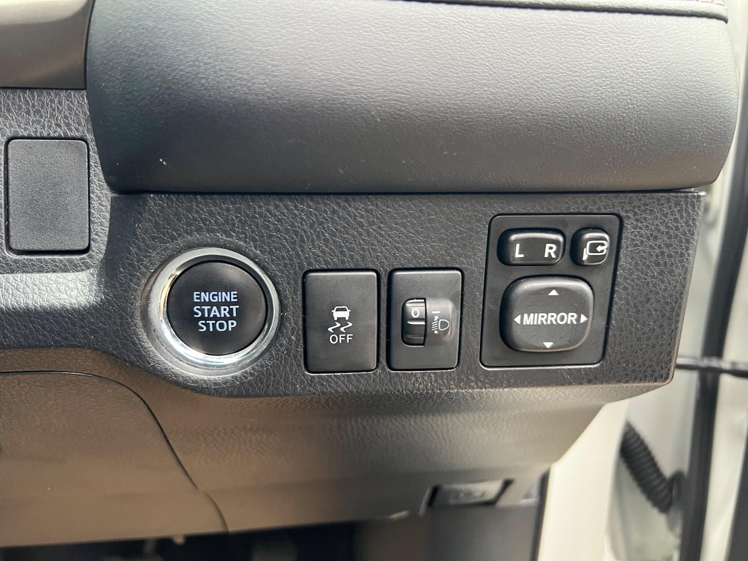 Used Toyota RAV4 2015 for sale - 76238993: Photo 32