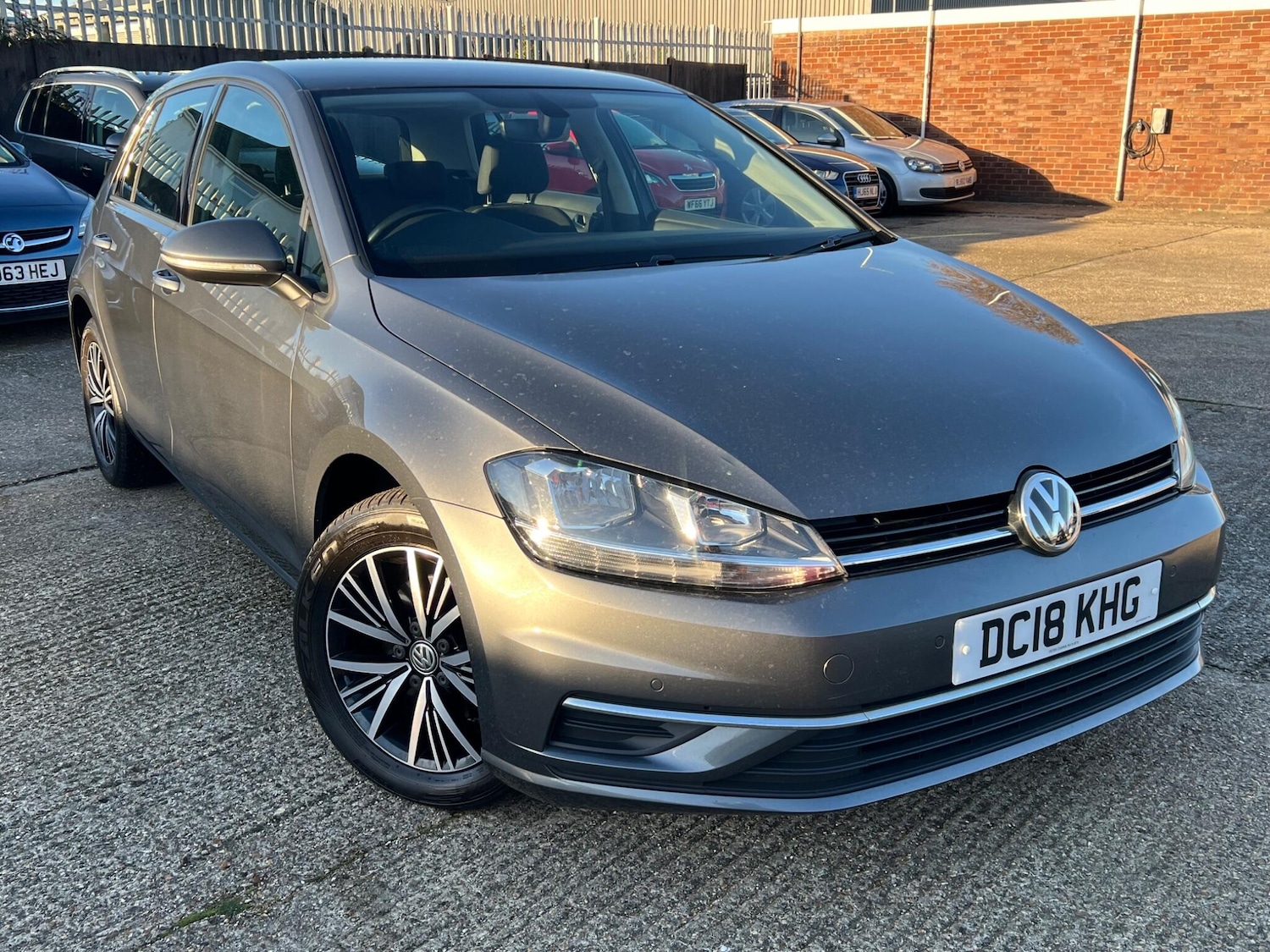 Used Volkswagen Golf 2018 for sale - 76926375: Photo 1