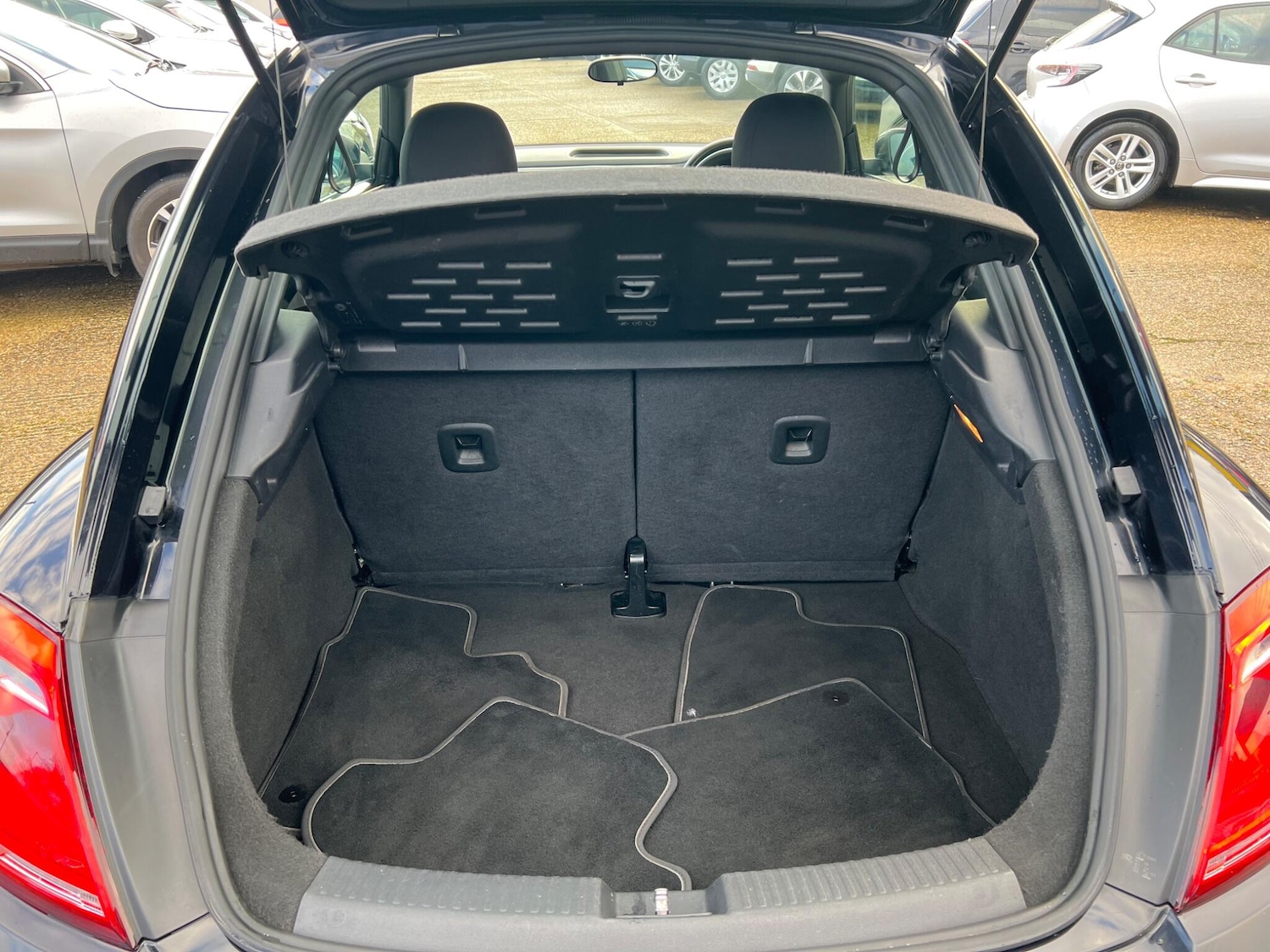 Used Volkswagen Beetle 2013 for sale - 77537858: Photo 11