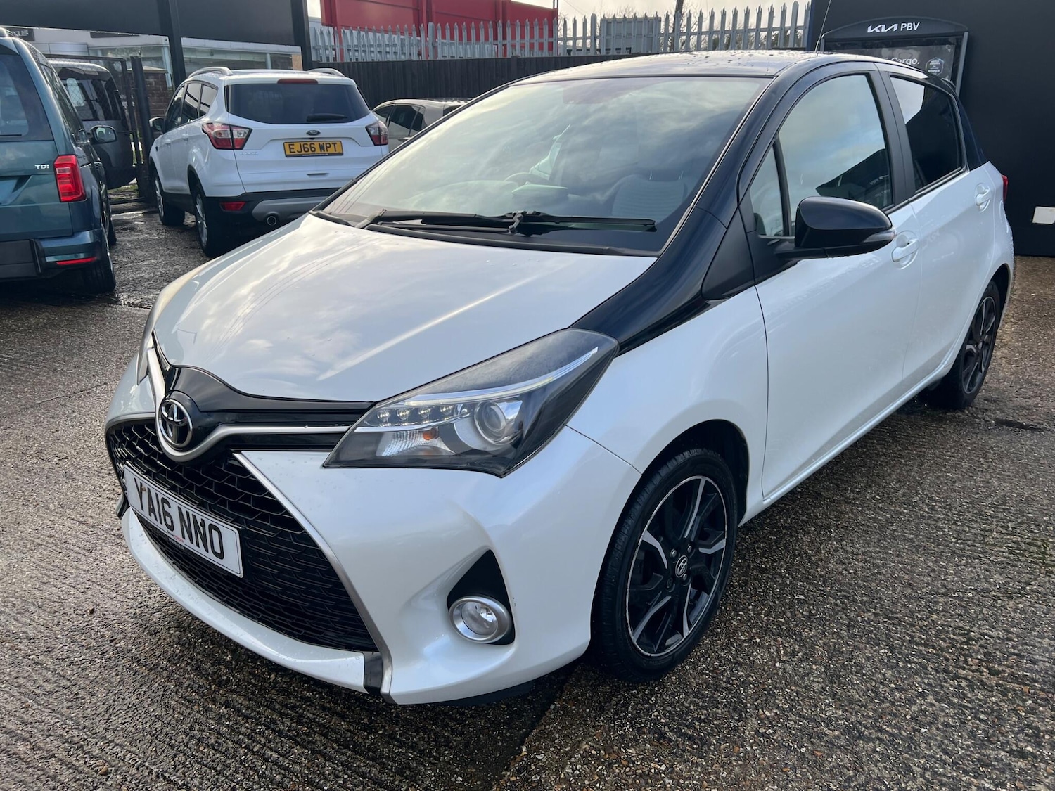 Used Toyota Yaris 2016 for sale - 77537899: Photo 3