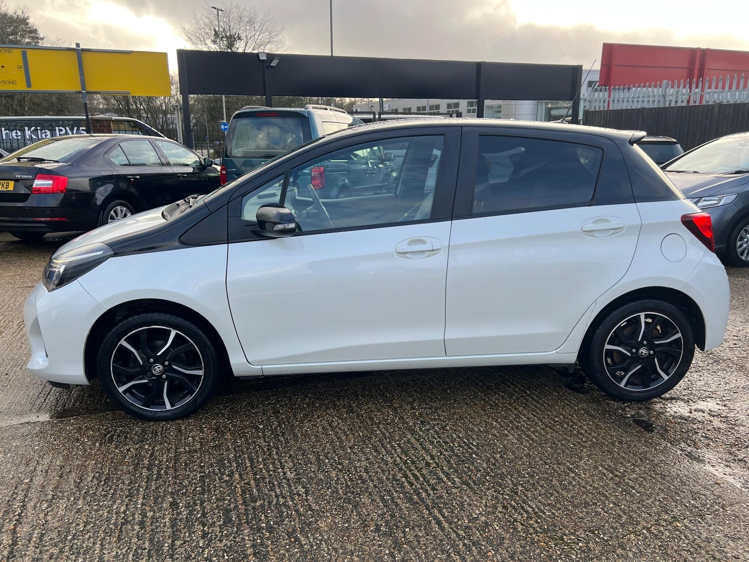 Used Toyota Yaris 2016 for sale - 77537899: Photo 4