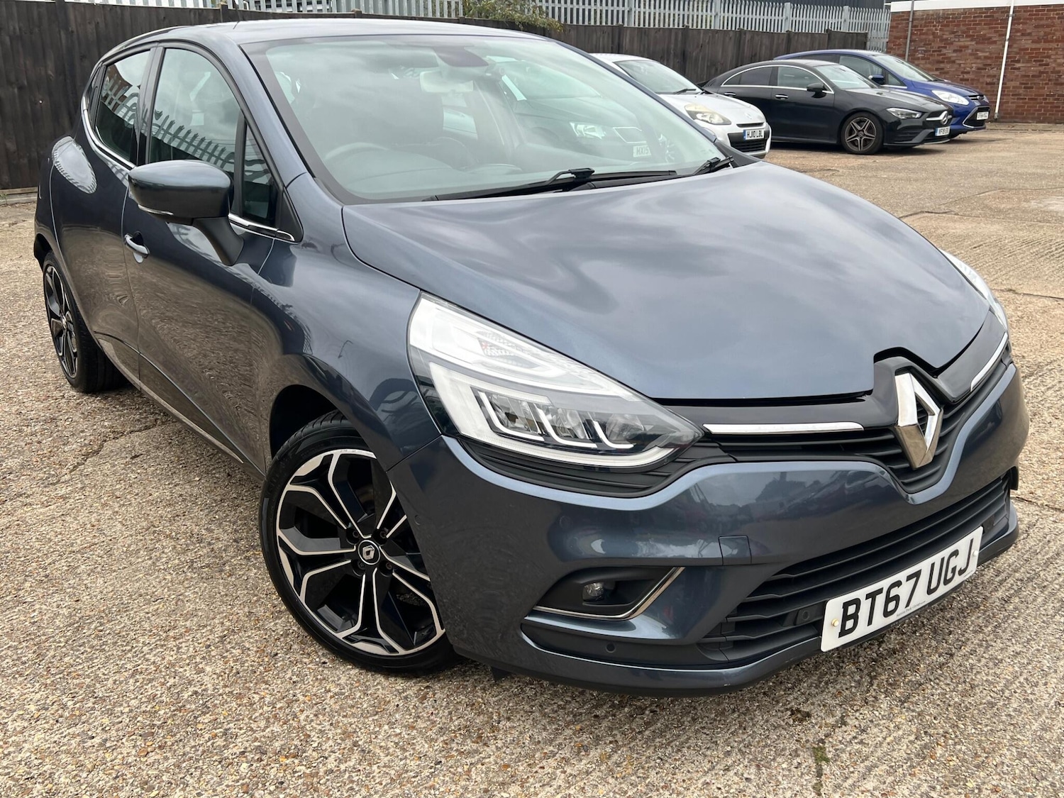 Used Renault Clio 2017 for sale - 76993077: Photo 1