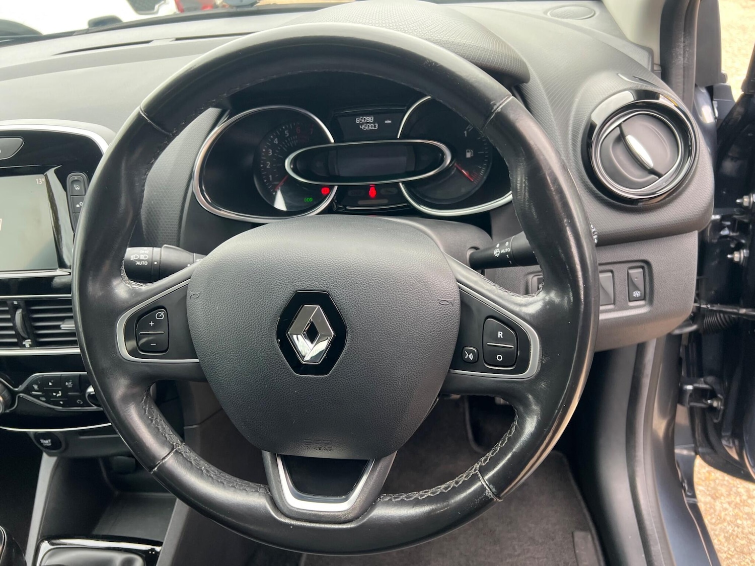 Used Renault Clio 2017 for sale - 76993077: Photo 15