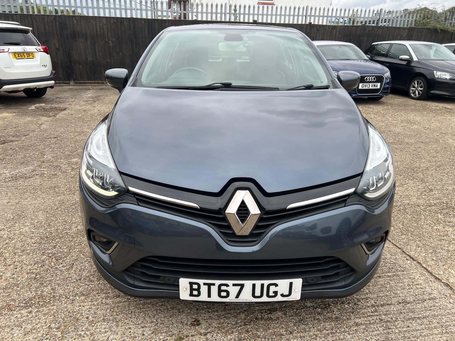 Used Renault Clio 2017 for sale - 76993077: Photo 2