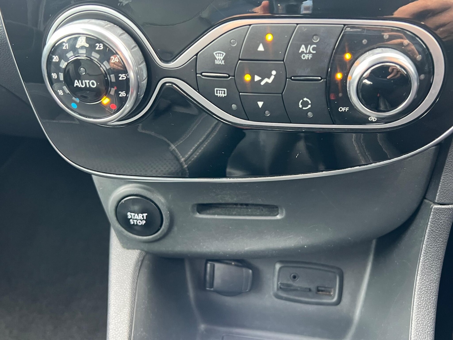 Used Renault Clio 2017 for sale - 76993077: Photo 28