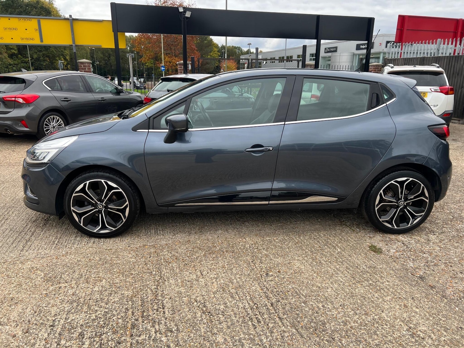 Used Renault Clio 2017 for sale - 76993077: Photo 4