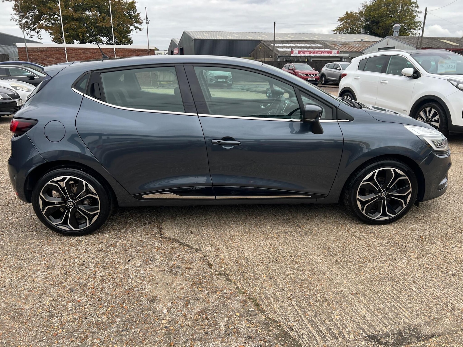 Used Renault Clio 2017 for sale - 76993077: Photo 8