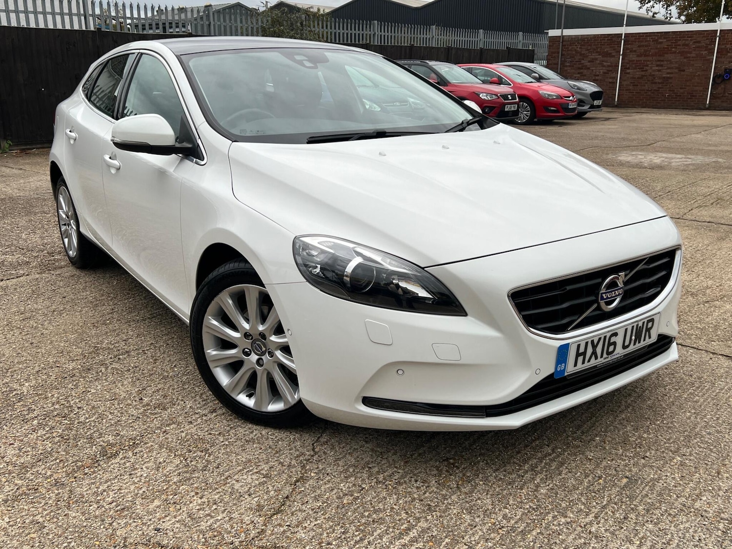 Used Volvo V40 2016 for sale - 76409011: Photo 1