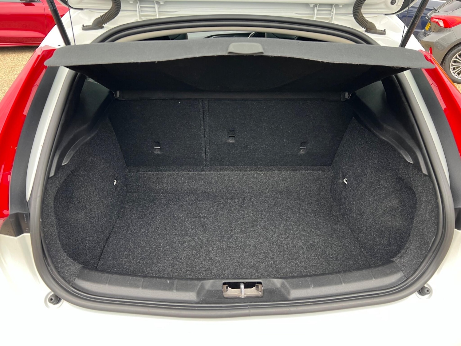 Used Volvo V40 2016 for sale - 76409011: Photo 11