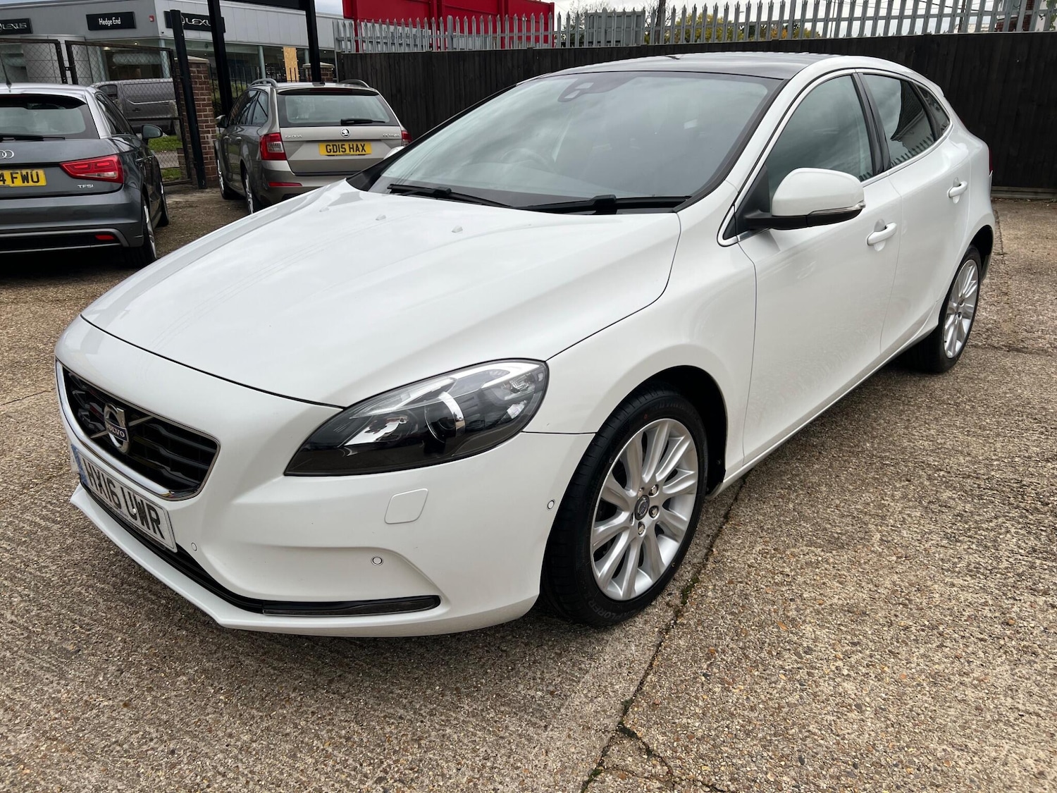 Used Volvo V40 2016 for sale - 76409011: Photo 3