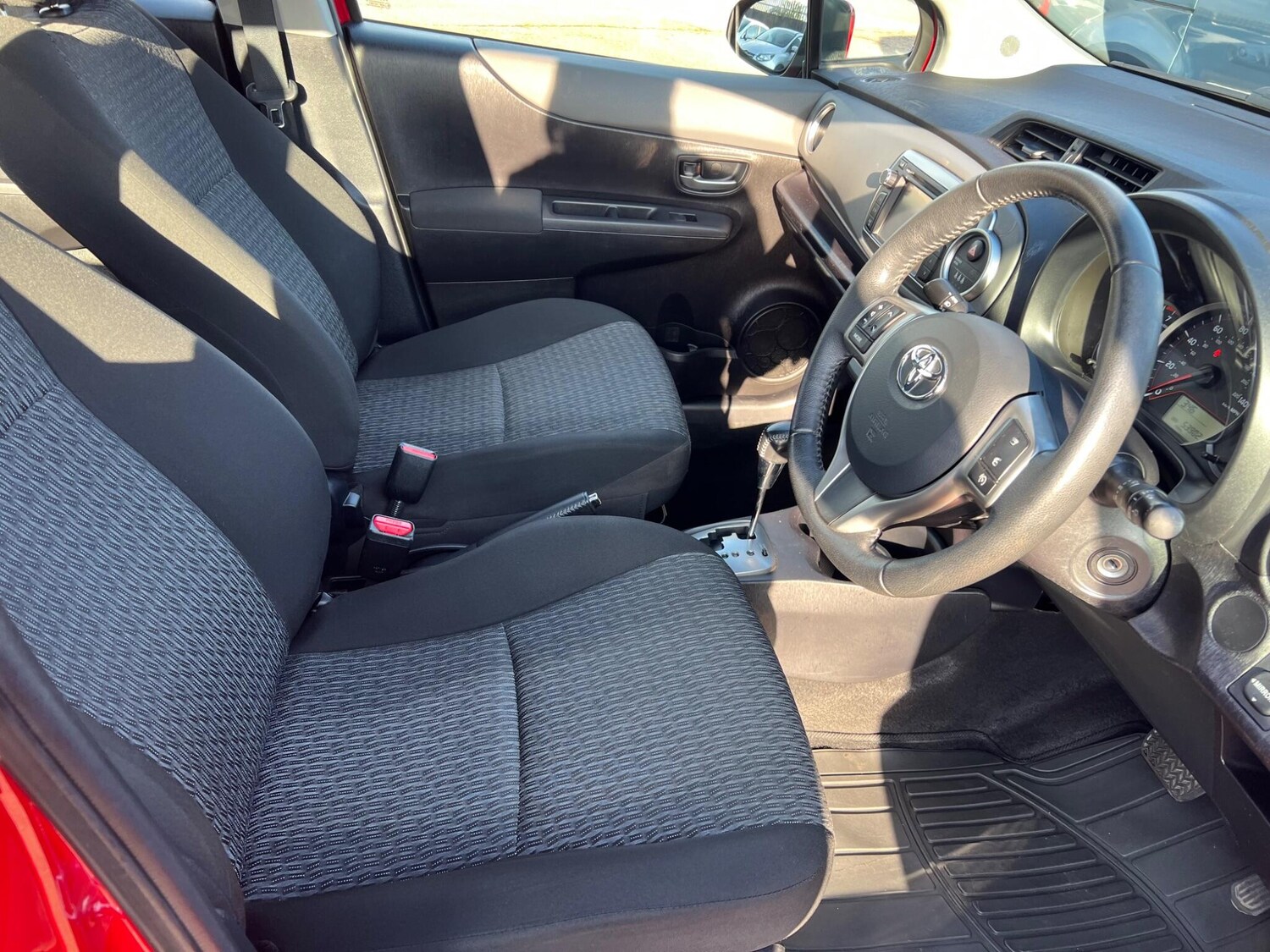 Used Toyota Yaris 2014 for sale - 77838465: Photo 13