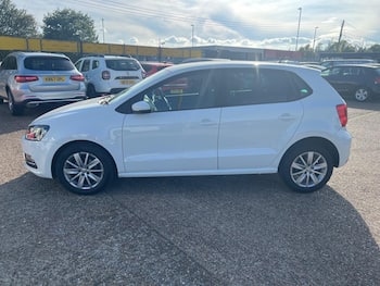 Used Volkswagen Polo 2015 for sale - 79645321: Photo