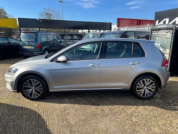 Used Volkswagen Golf 2017 for sale - 77723889: Photo