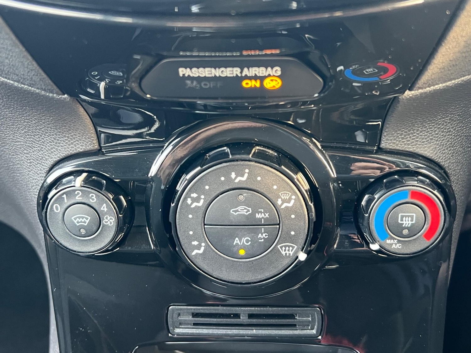 Used Ford Fiesta 2015 for sale - 78019598: Photo 24