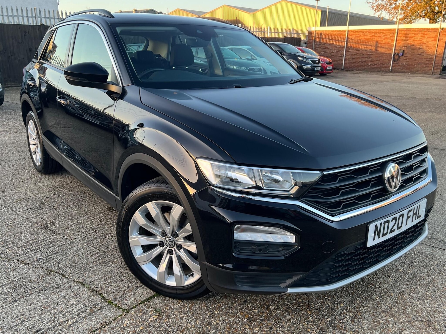 Used Volkswagen T-Roc 2020 for sale - 76714752: Photo 1