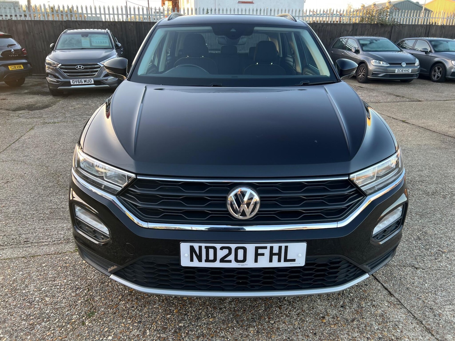 Used Volkswagen T-Roc 2020 for sale - 76714752: Photo 2