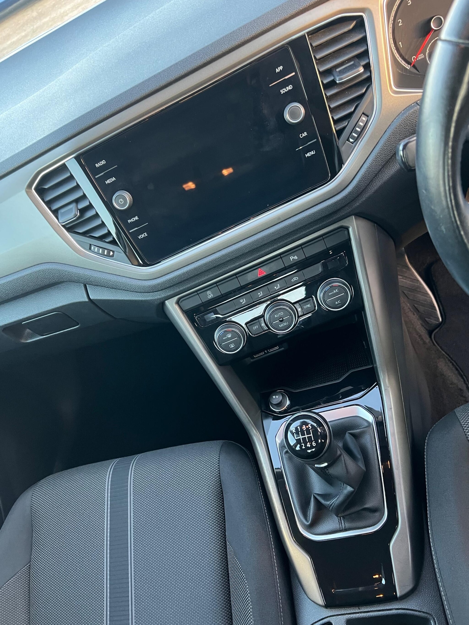 Used Volkswagen T-Roc 2020 for sale - 76714752: Photo 28