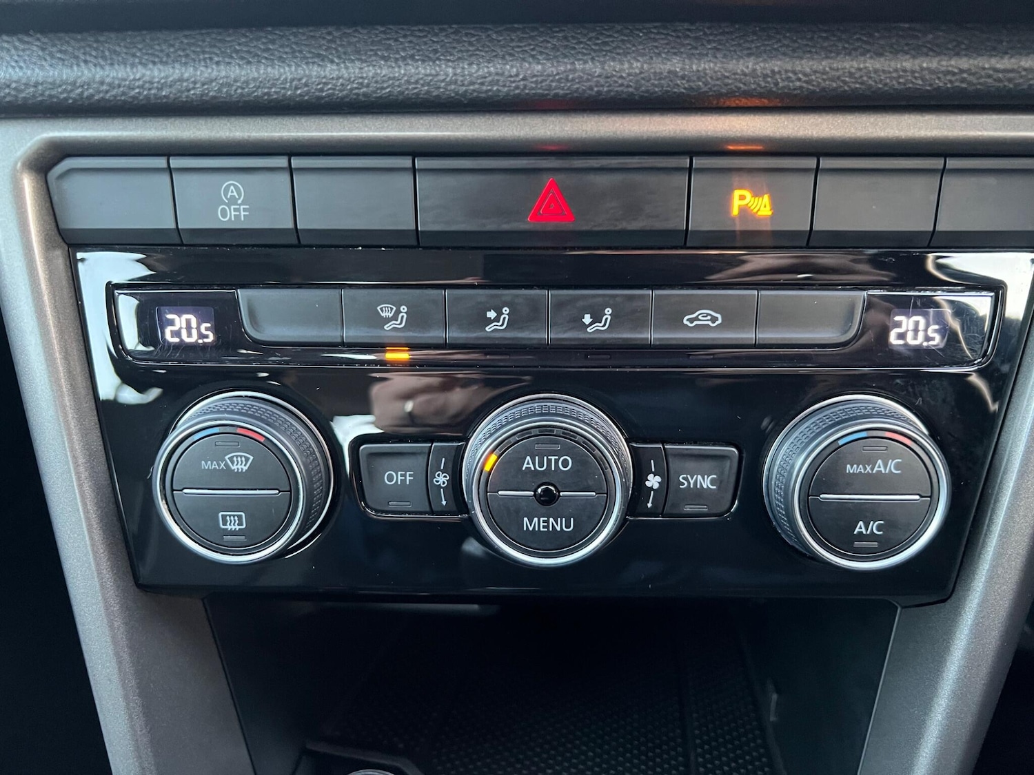 Used Volkswagen T-Roc 2020 for sale - 76714752: Photo 29