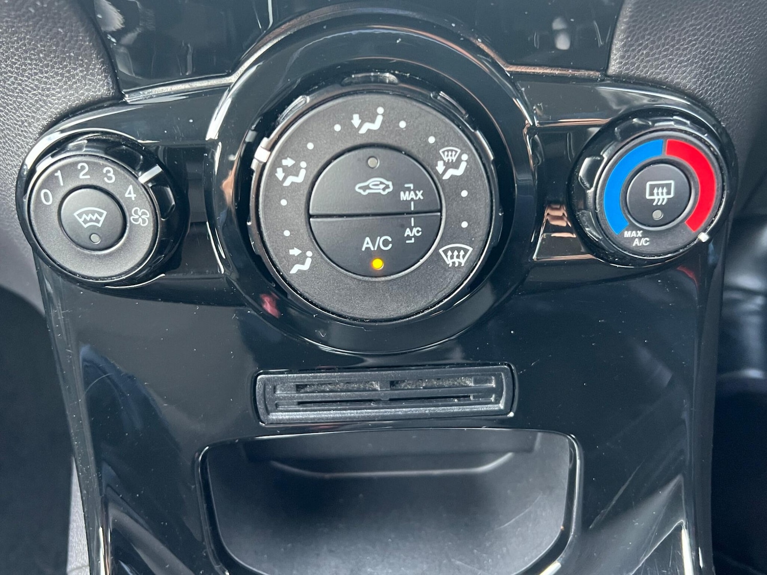 Used Ford Fiesta 2015 for sale - 76584945: Photo 26